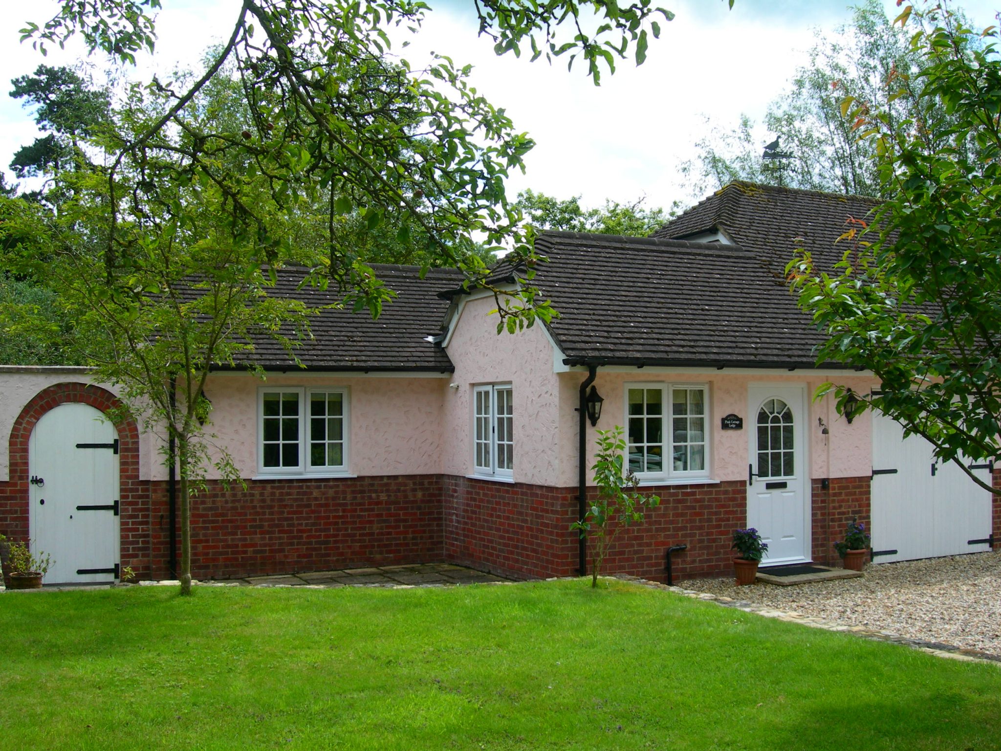 Property to rent, property to let, War minster, Pink Cottage Lodge Summer, John Loftus Property Centre